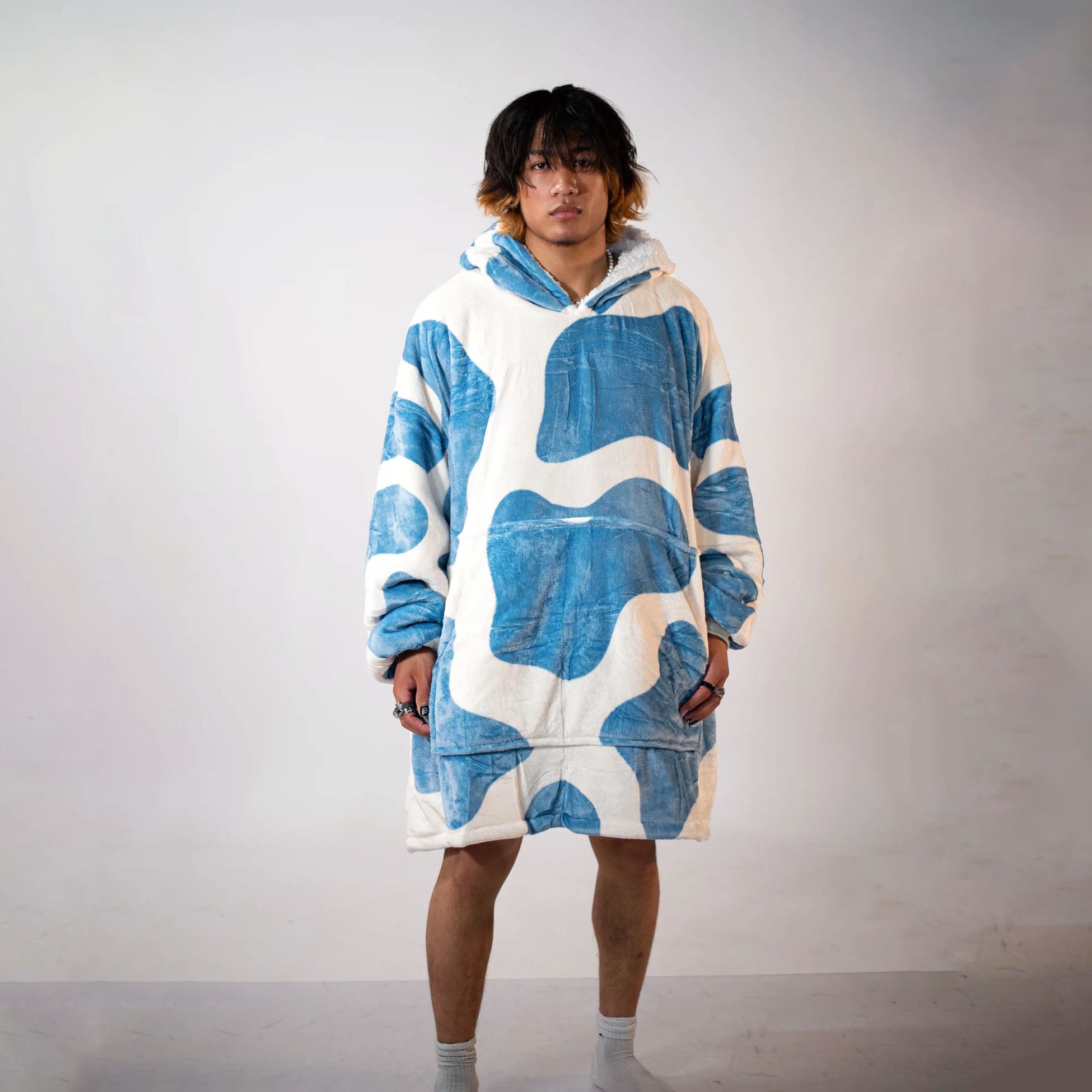 Alternative view of Kawaii Spots Oversized Blanket Hoodie