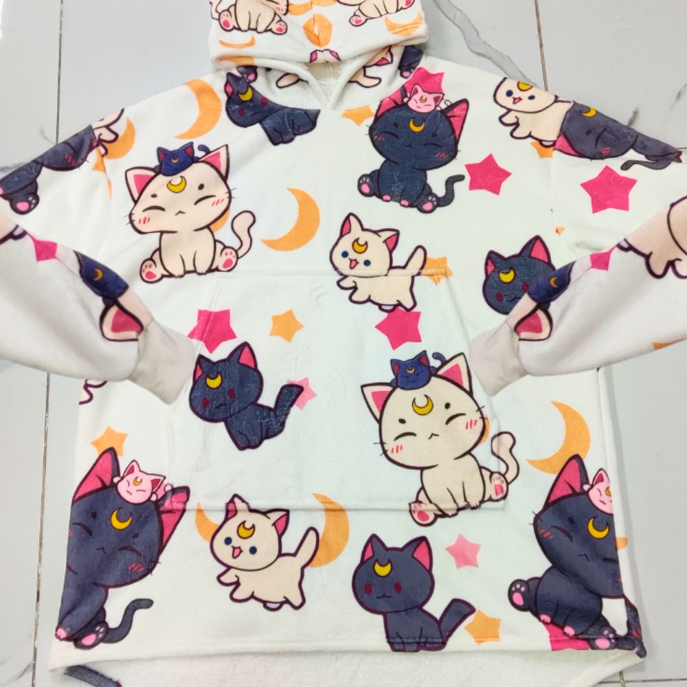 Alternative view of Sailor Moon Cat Hoodie Blanket
